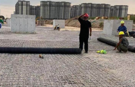 乐至土工格栅铺设前地基要怎么处理？